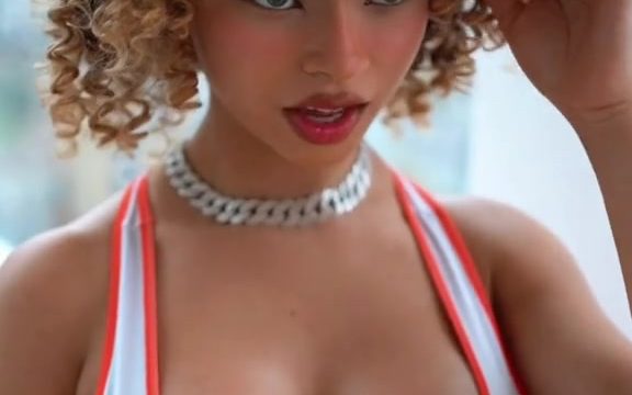 Kiara Peach Porn – Her Breasts Are So Attractive