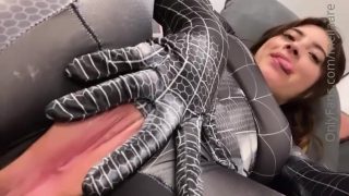 Meliaare Leak – Spider Man Cosplay leaking pink pussy