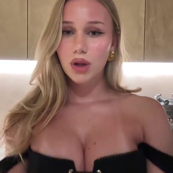 Ginalaitschek  – Camshow Body Sexy !