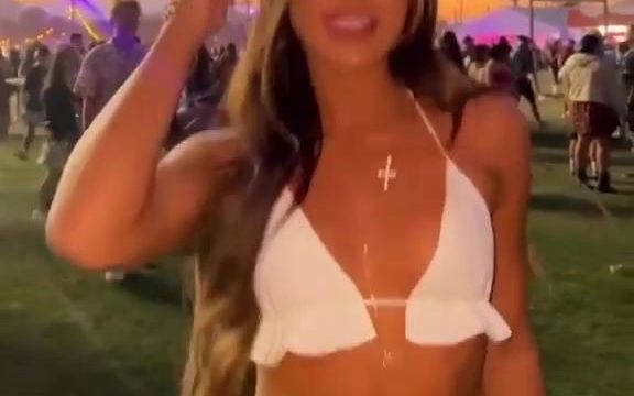 Mckinley richardson Show Off Body Outside !!