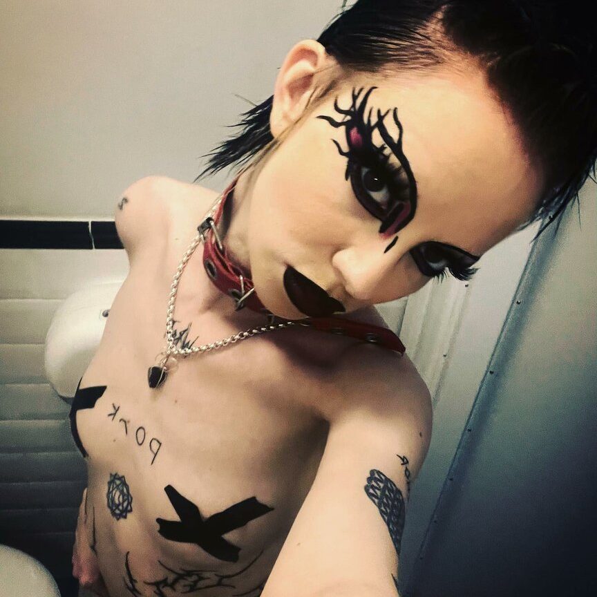 Bambie thug Nude – Show Off Nips Video