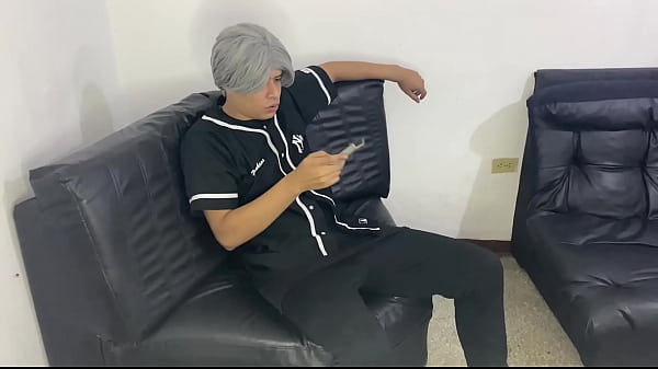 Hijastra le Gusta Montarse en la Polla de su Padrastro Antes de ir a la Escuela